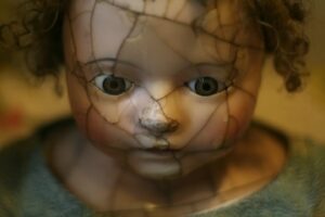 broken doll face Photo by Aimee Vogelsang on Unsplash